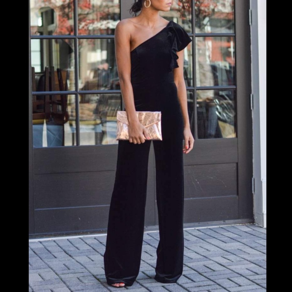 KARLIE Black ONE SHOULDER VELVET JUMPSUIT XS
